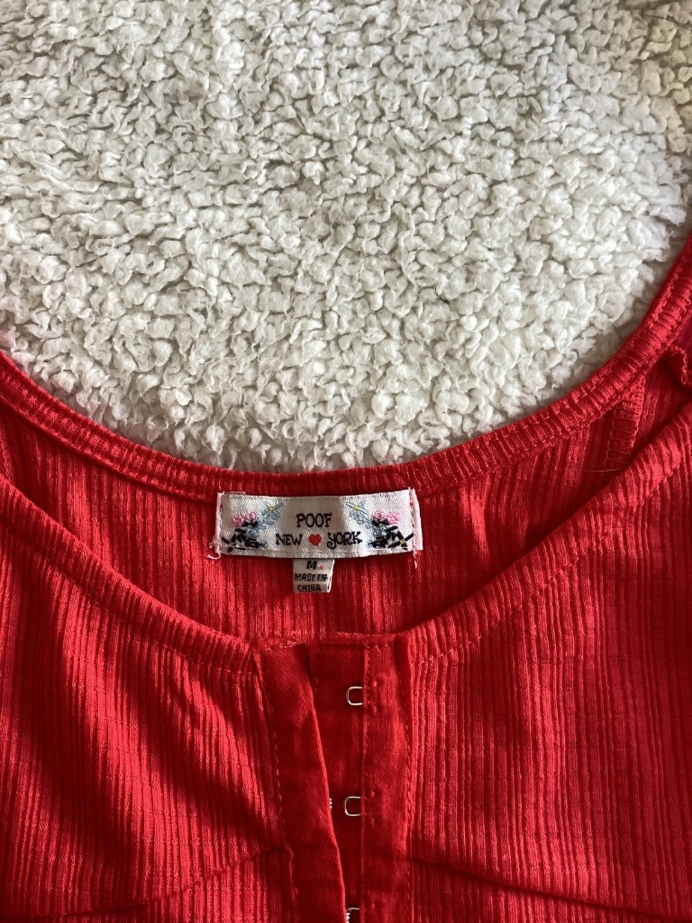 Tank with front hook closure - Picture 4 of 5
